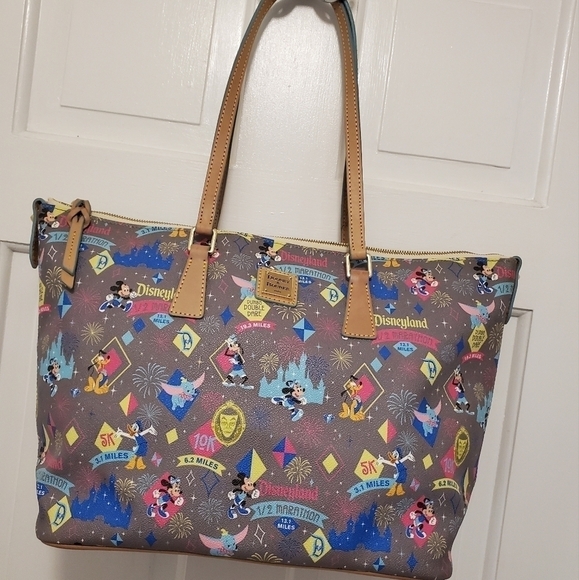 EUC Disney Dooney & Bourke Disneyland Marathon Weekend 2015 Tote, Authentic - Picture 1 of 16